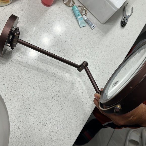 Round magnifying wall mirror - Picture 3 of 12